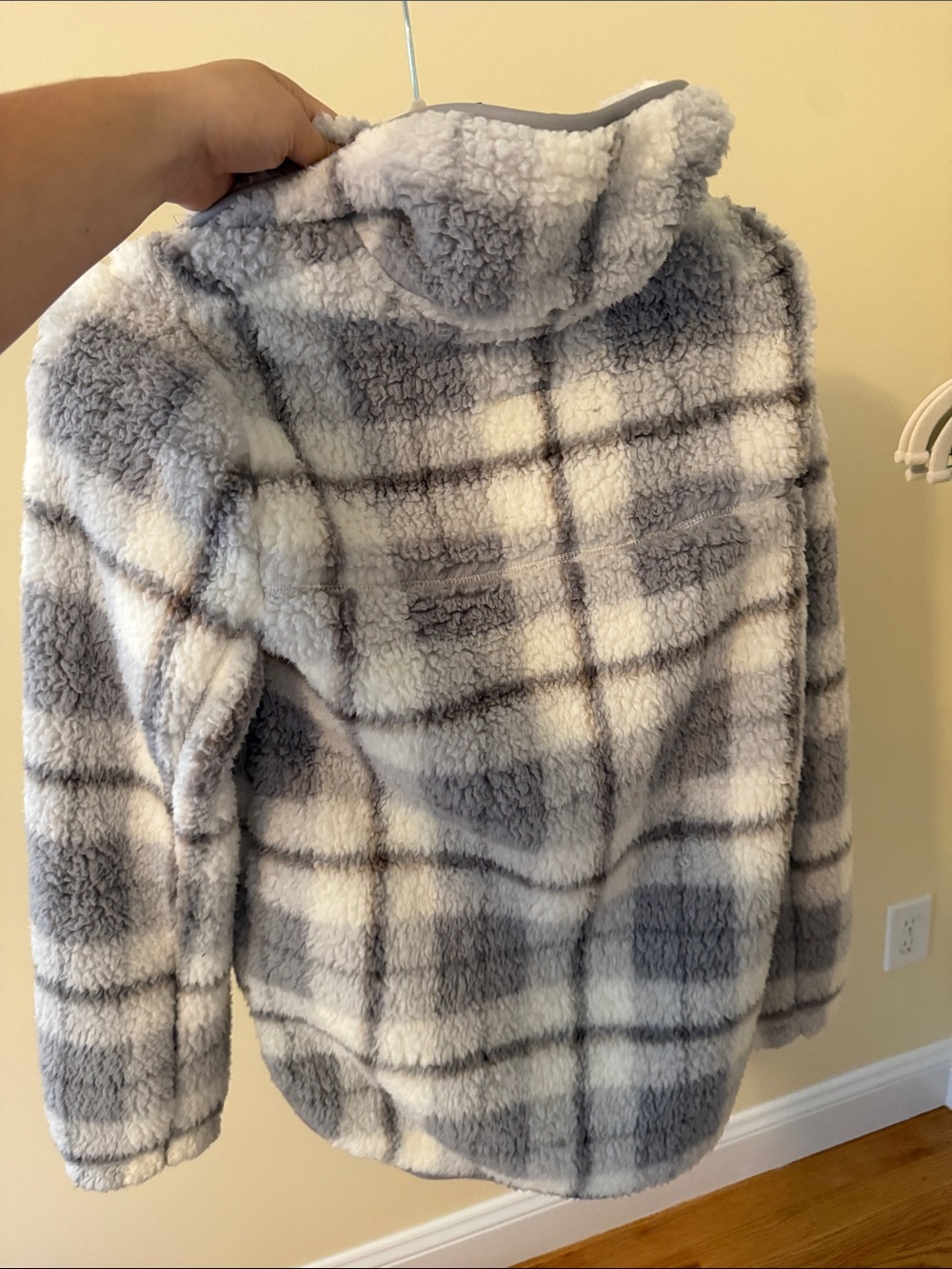 Abercrombie & Fitch Gray and White Plush Plaid Half-Zip Sweater - Picture 3 of 3